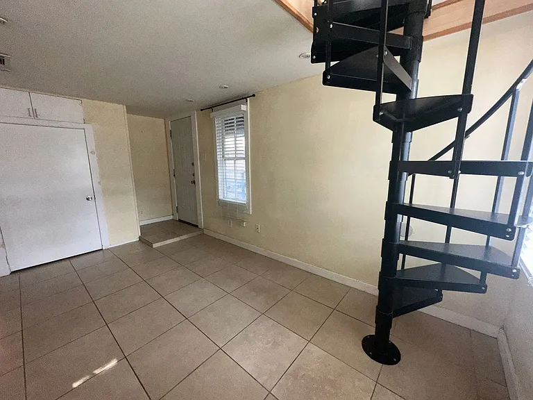 1803 Nueces St — Photo 9