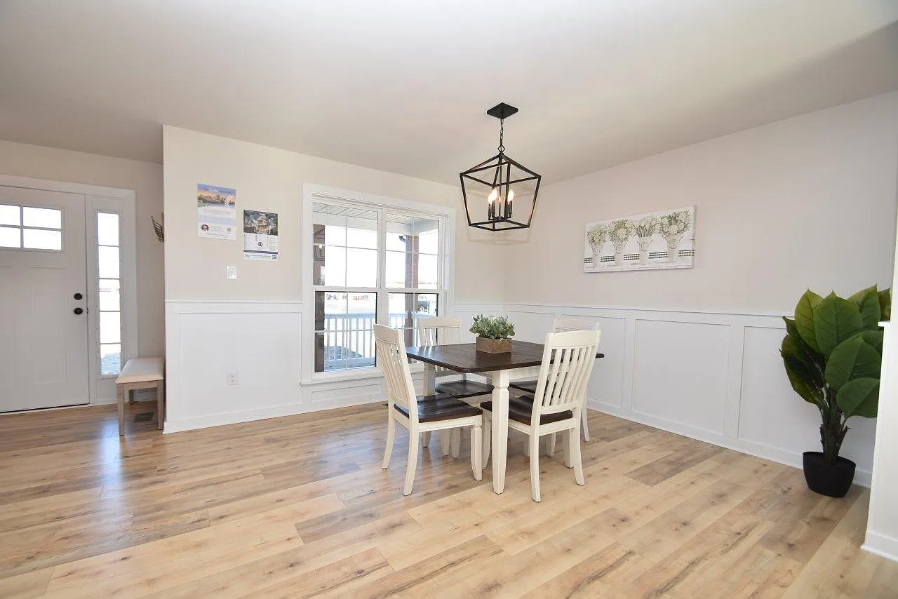4 bed, 2.5 bath, 1984 sqft, $3,200 — Photo 4