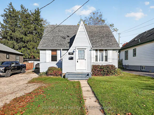 825 James St, Woodstock, ON N4S 1R9