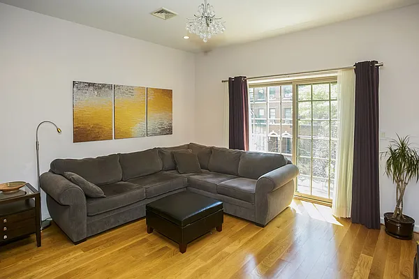 Sold by Remax Edge | media 4