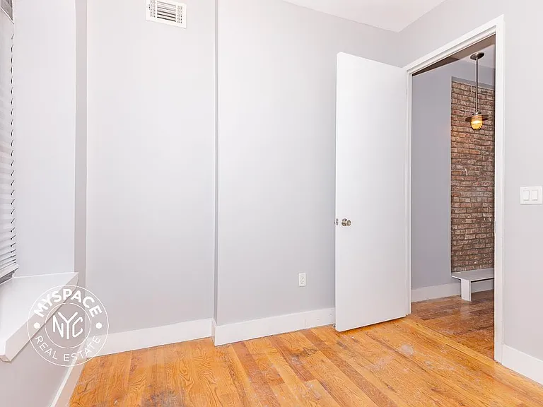 456 Madison St #1R — Photo 3