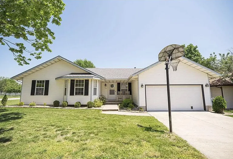404 S Dove Valley Ave — Photo 1