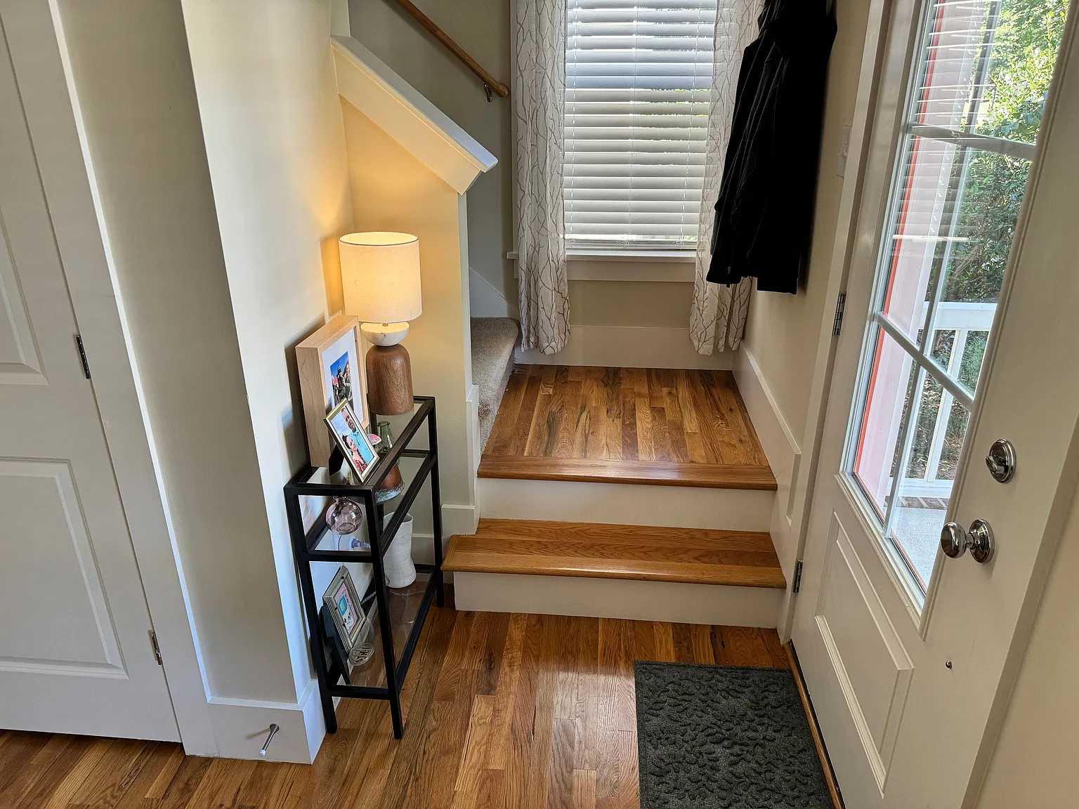 3 bed, 2.5 bath, 1222 sqft, $2,390 — Photo 2
