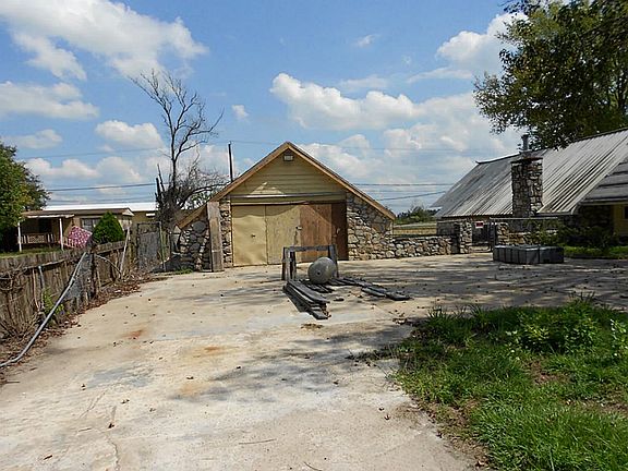 3rd image of 106 Elk Dr