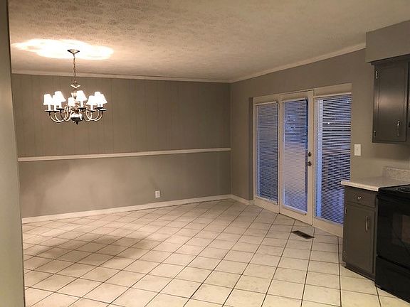 3rd image of 1011 Greenwood Ln