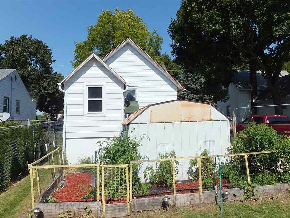 2nd image of 923 E 2nd St