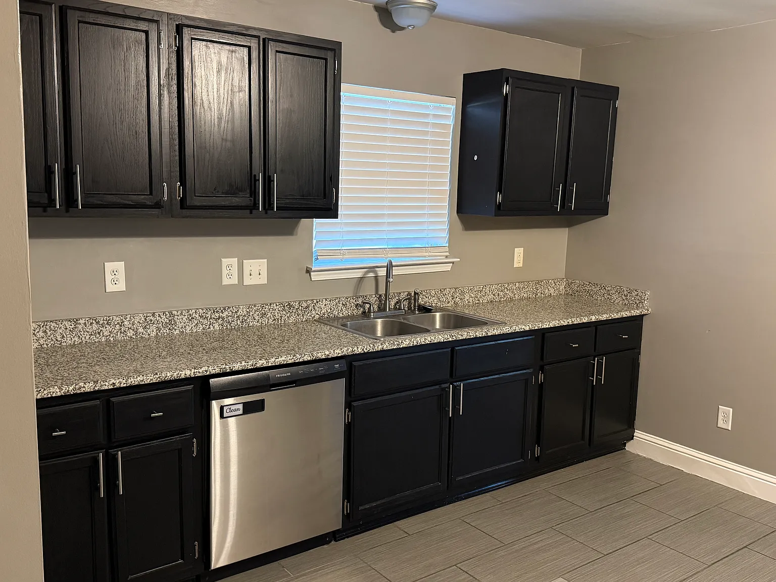 575 Meadow Dr — Photo 4