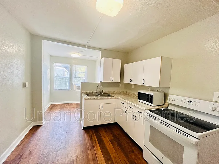 417 4th St N #202 — Photo 17