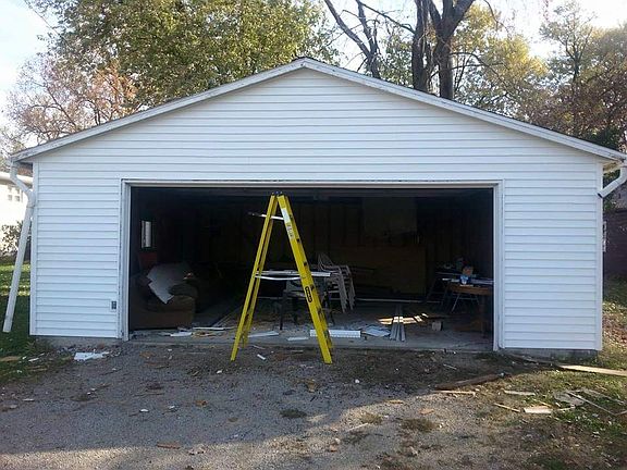 2nd garage accessed through alley