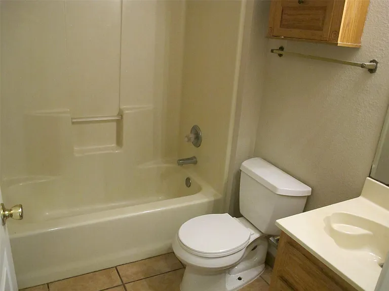 902 Quartz Ct #B — Photo 24