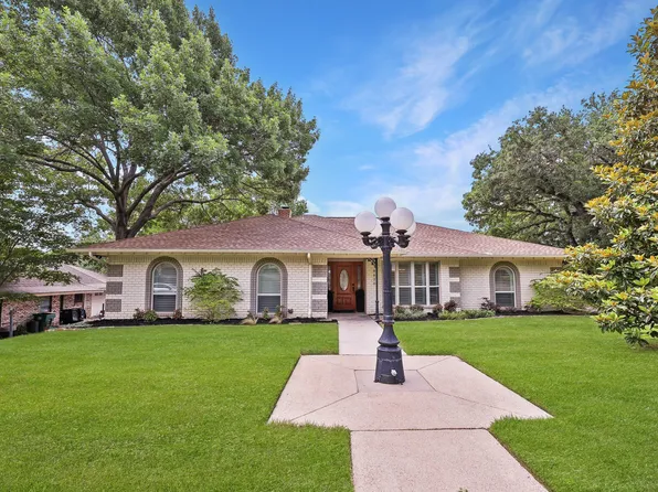 8820 Hunters Glen Trl, Fort Worth, TX 76120