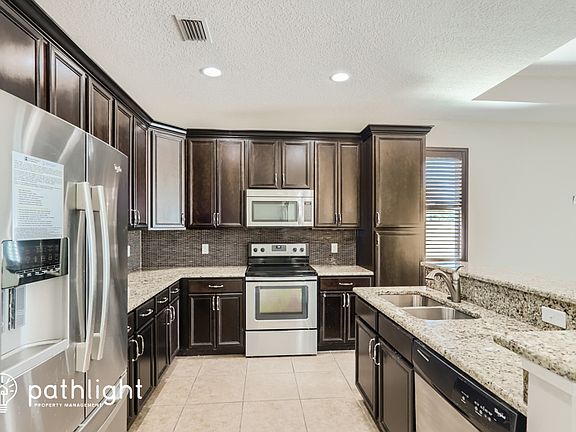2nd image of 868 Bighorn St