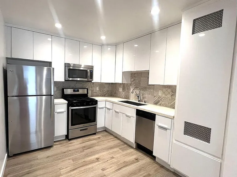634 Westminster Ave #4 — Photo 6