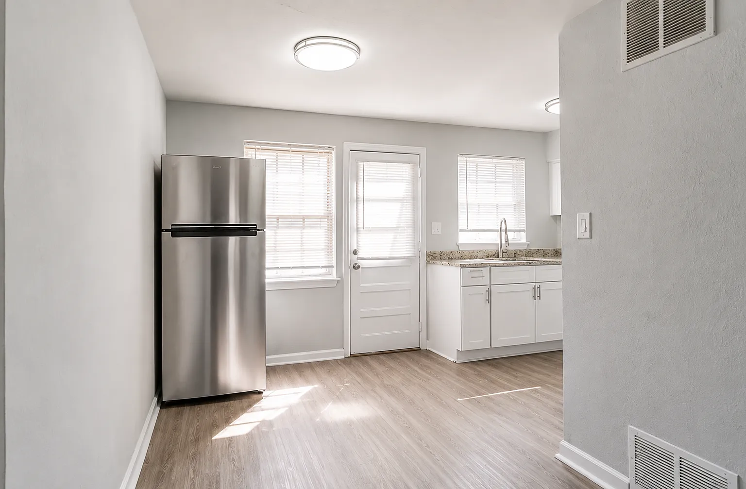 2 bed, 1220 sqft, $1,350 — Photo 2