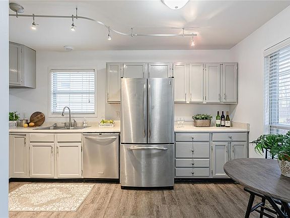 3rd image of 1273 Glen Carlyn Dr