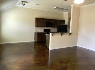 637 Park Ln, Hewitt, TX 76643