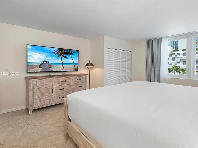 2301 Collins Ave #301 — Photo 3