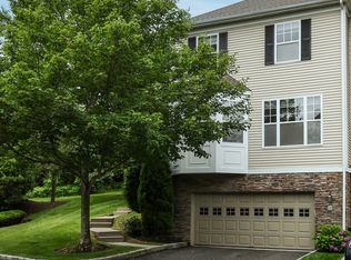 39 Faith Ln #39, Danbury, CT 06810