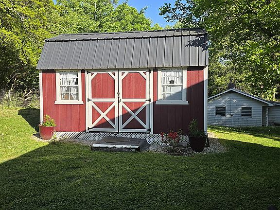 Cute storage 10' x16'