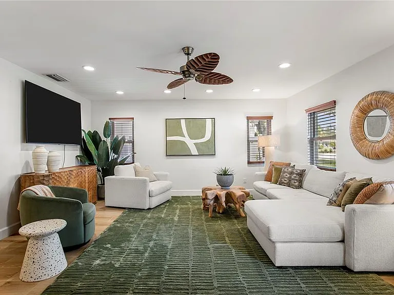 508 Columbia Dr — Photo 4
