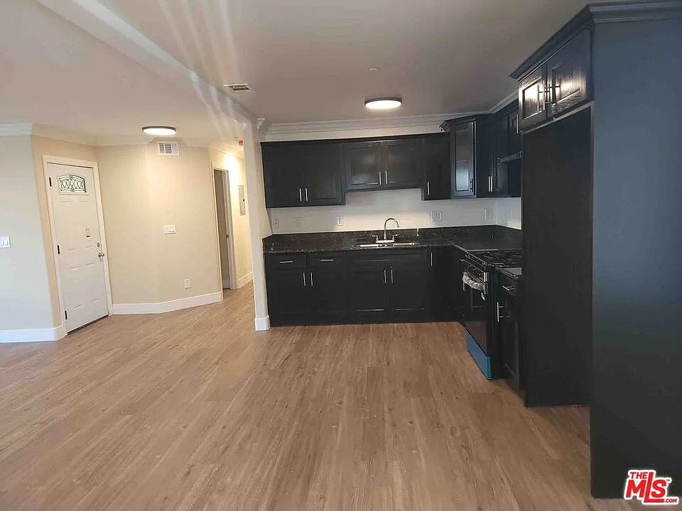 5 bed, 3.0 bath, 1850 sqft, $4,750 — Photo 4
