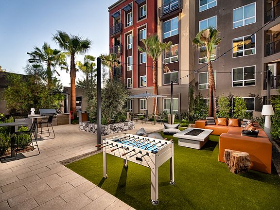 4th image of 22121 Clarendon St #421