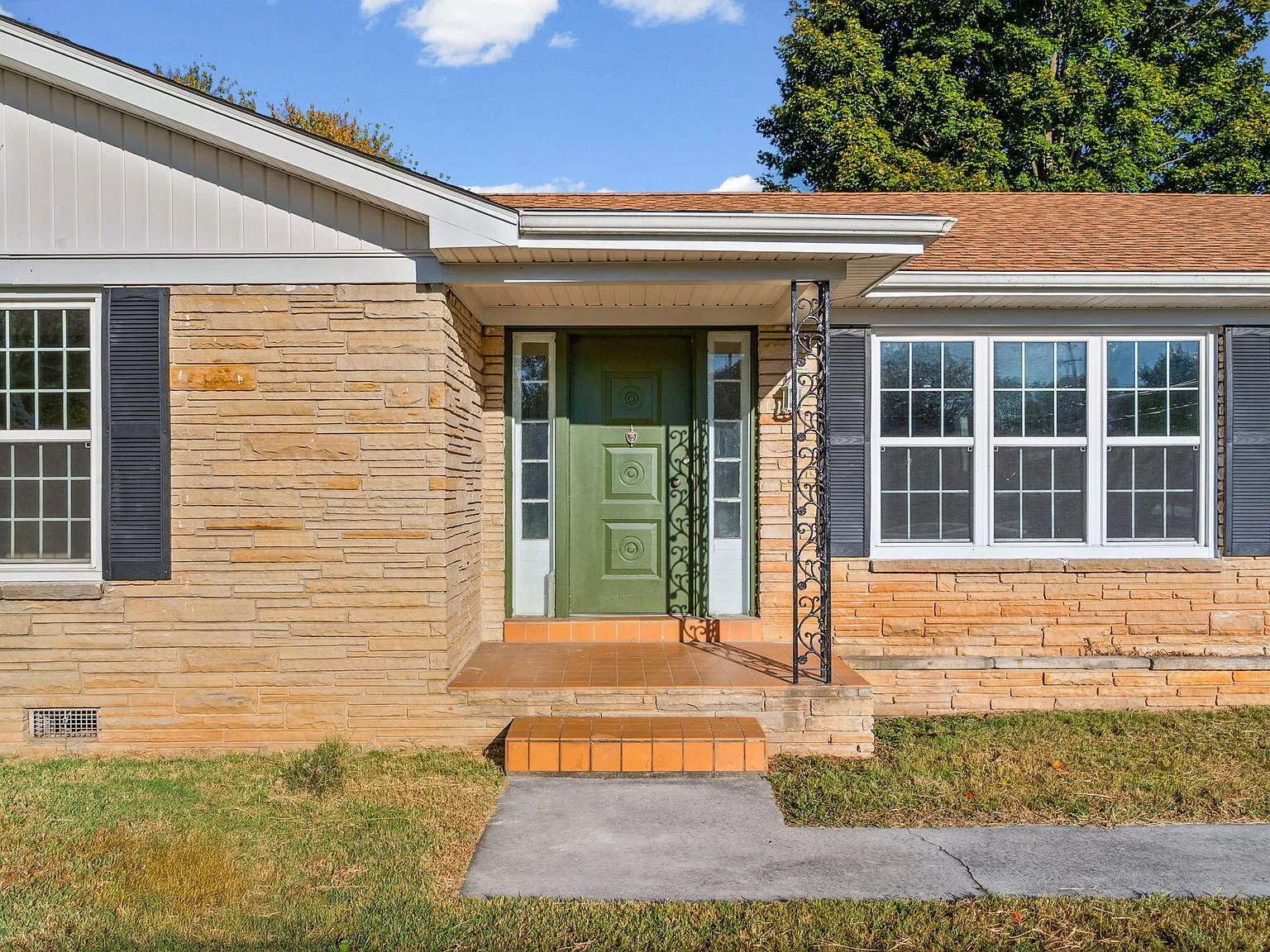 3 bed, 2.0 bath, 1256 sqft, $1,200 — Photo 4