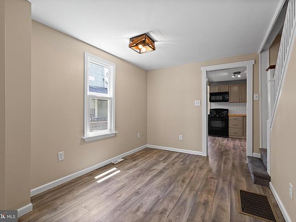 5th image of 218 Cinder St
