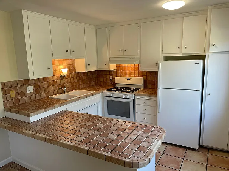 4700 Dexter Dr — Photo 7