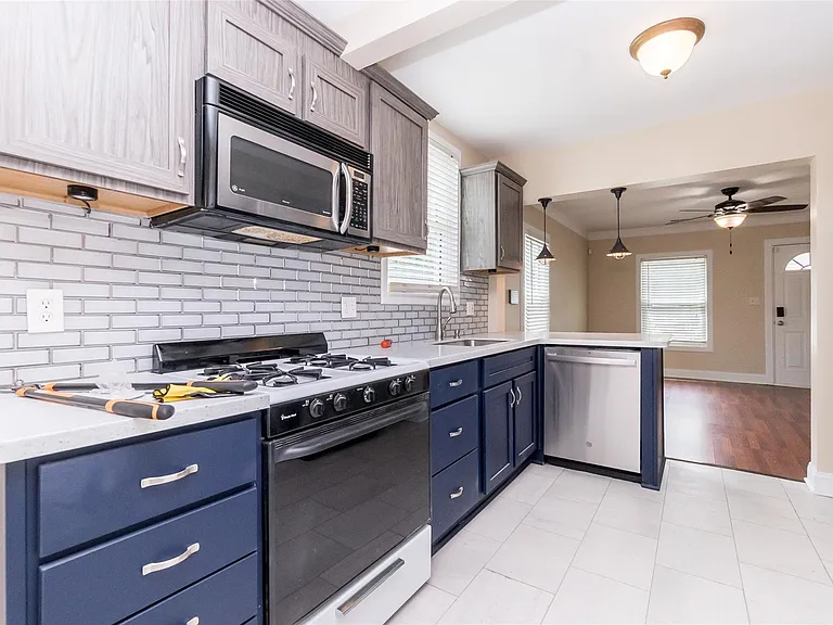 2742 Inman St — Photo 3