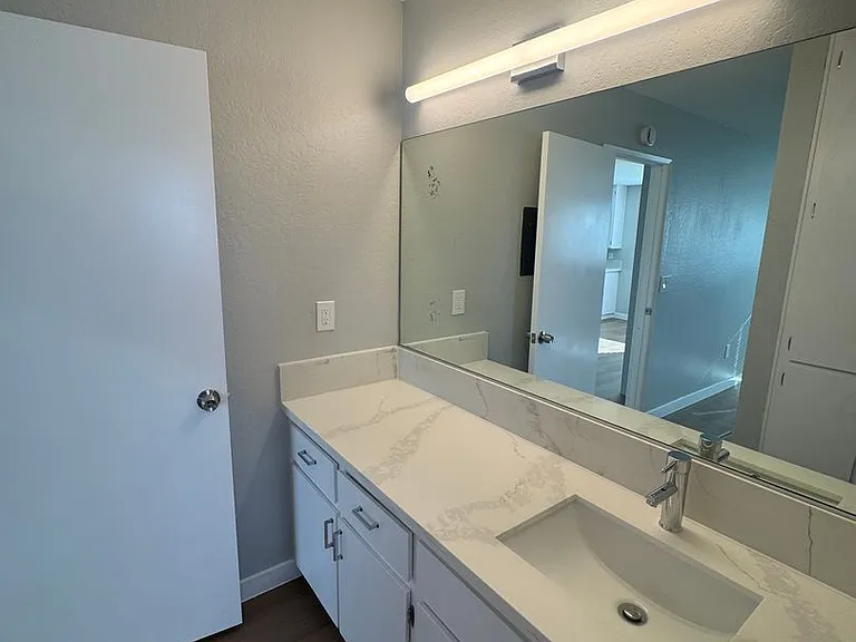 Harbor Terrace Apartments — Photo 20