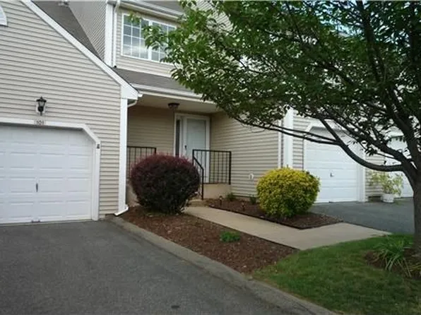 102 Gray Fox Ln, Rocky Hill, CT 06067