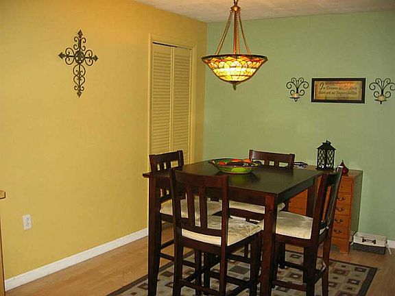 5th image of 502 Buttercup Ave