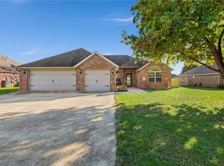 11093 Waterleaf Ln, Prairie Grove, AR 72753