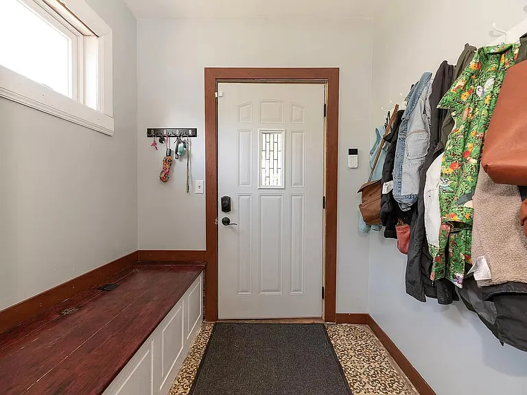 1227 Jefferson Ave — Photo 7