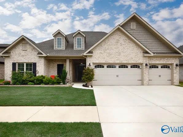 7514 Flint Crossing Cir, Owens Cross Roads, AL 35763