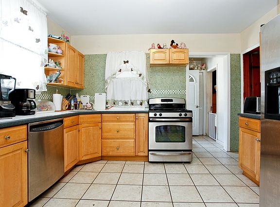 4th image of 20 Fennimore Ave
