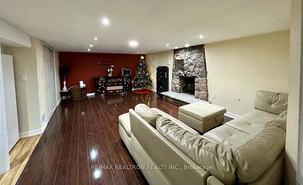 3 bed, $1,800 — Photo 1