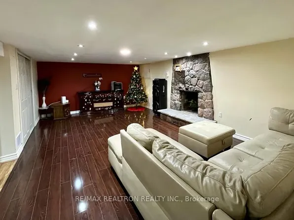 564 McCowan Rd, Toronto, ON M1J 1J8