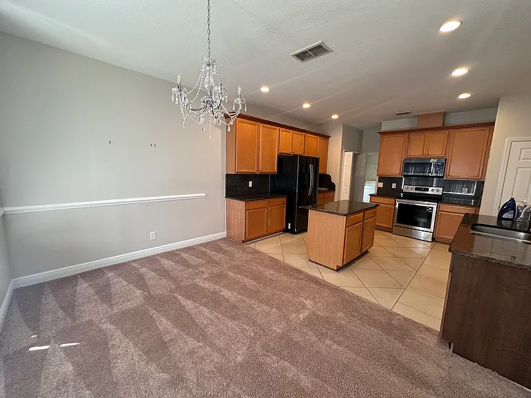 219 Hunt St — Photo 3