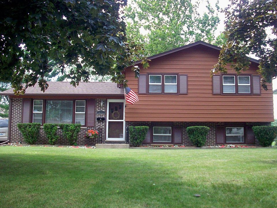 Beautiful Grayslake home on large lot with mature trees.