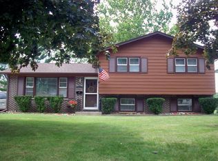 421 Flanders Ln, Grayslake, IL 60030