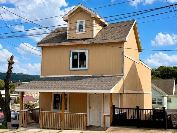 1002 W Walnut St, Coal Township, PA 17866