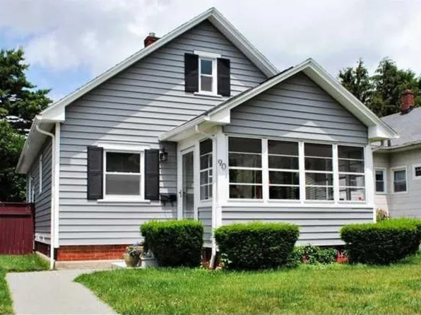 90 Redfern Dr, Rochester, NY 14620