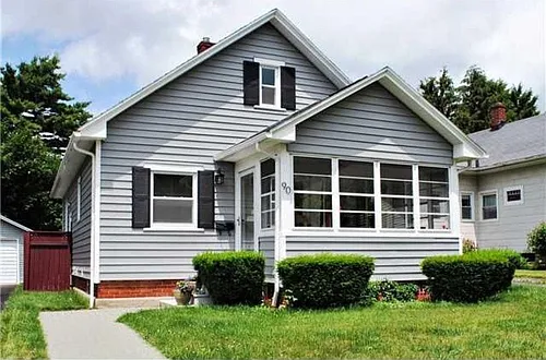 90 Redfern Dr Photo 1