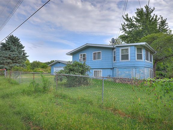 2nd image of 3061 E Hickory St