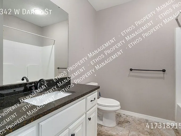 2342 W Darby St — Photo 45