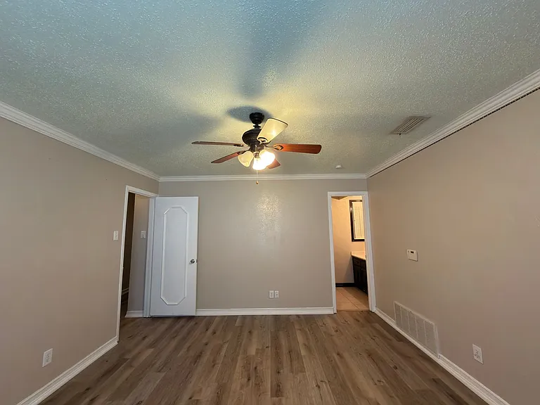 1717 Warwick St — Photo 11