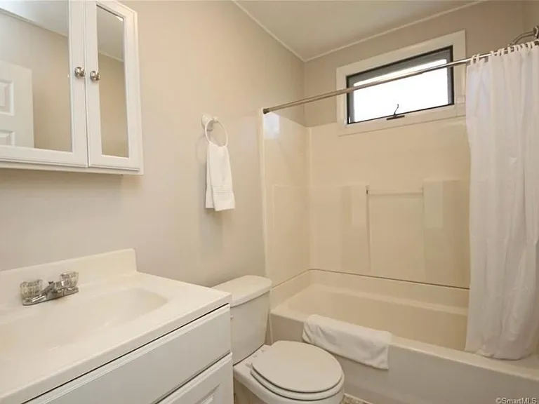 2030 Kings Hwy — Photo 19