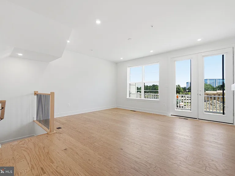 10235 Dalmatian St — Photo 3